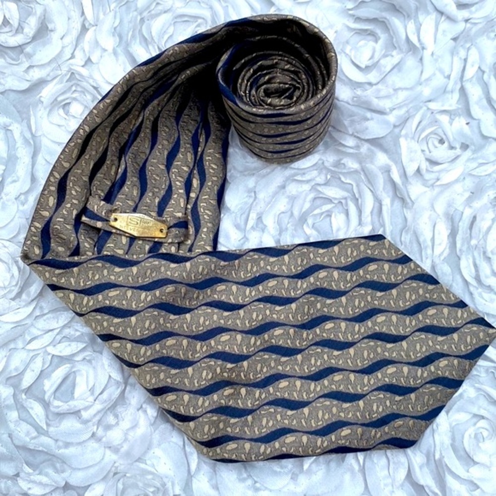 New Steven Lanet mens silk striped tie